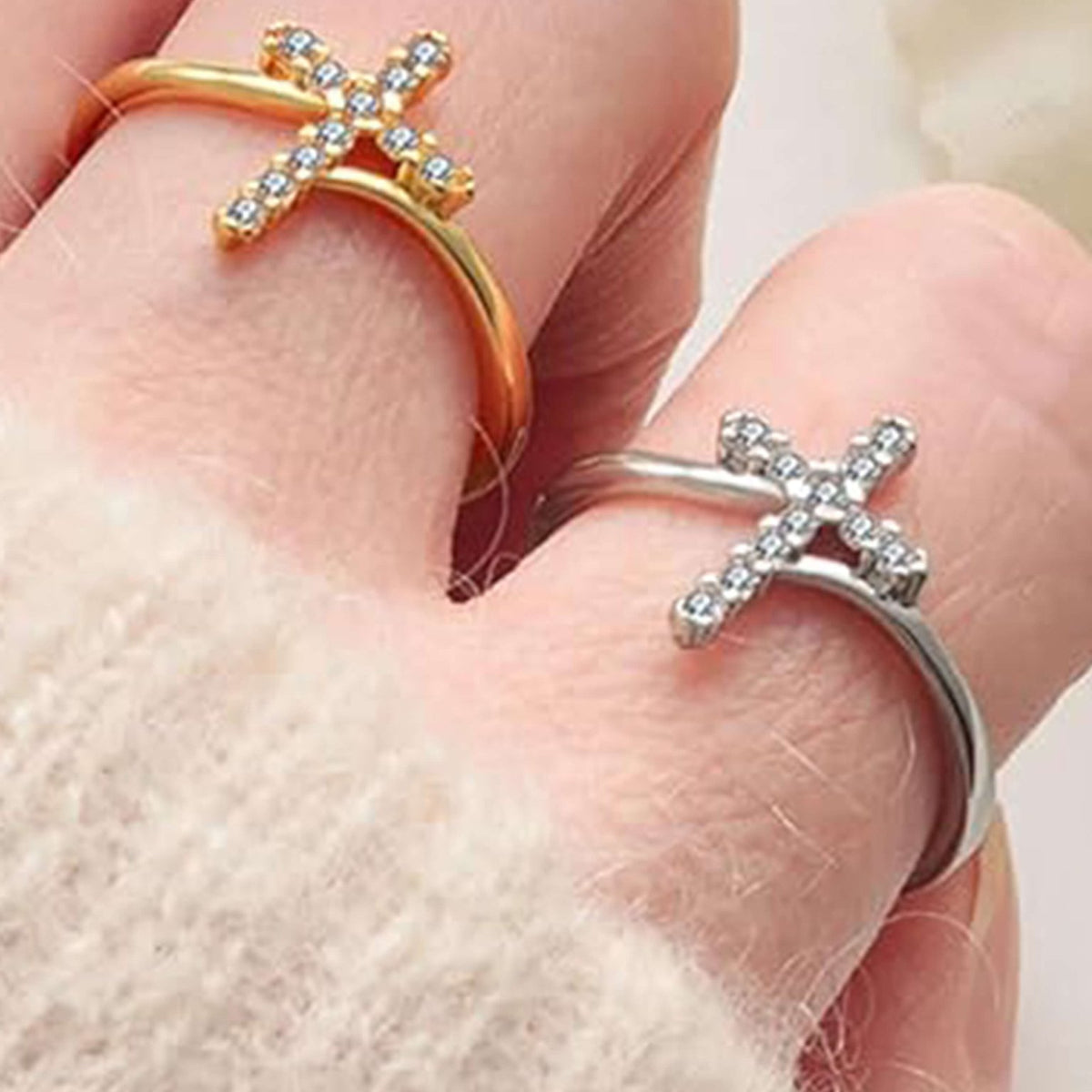 ZEYA - Divina Cross Ring