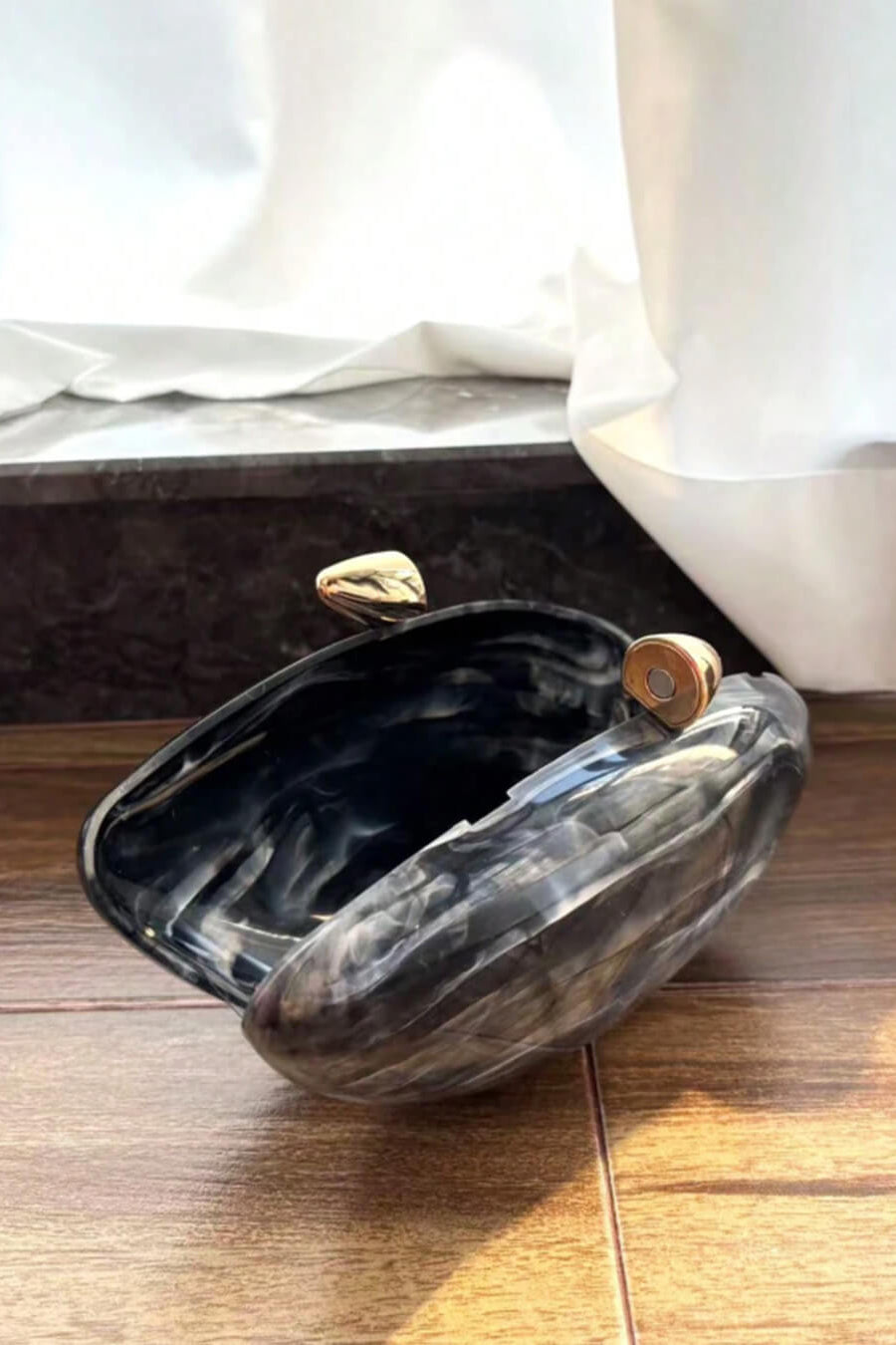 ZEYA - Miriam Shell-Shaped Acrylic Clutch