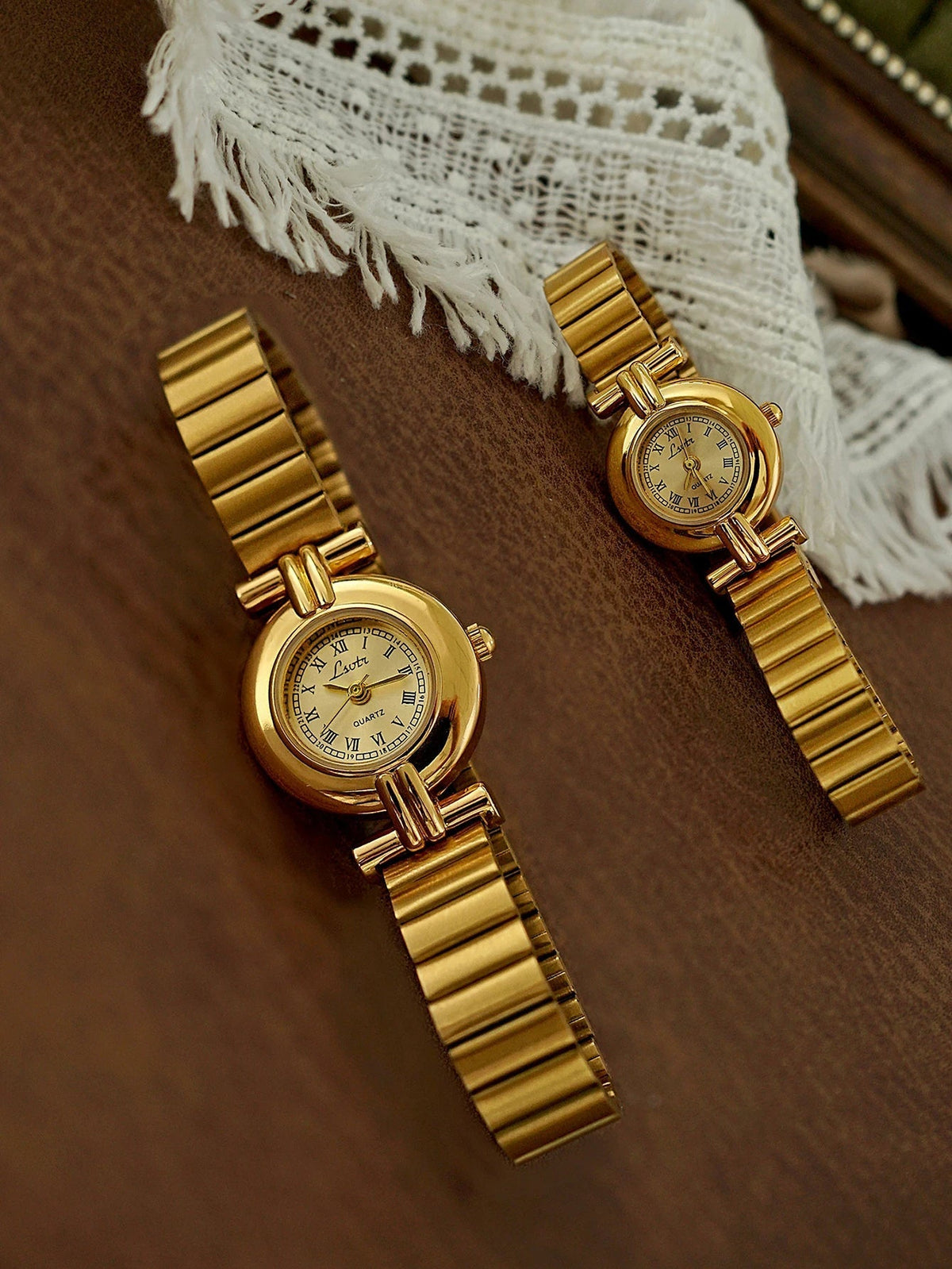 ZEYA - Calla Round Vintage Watch