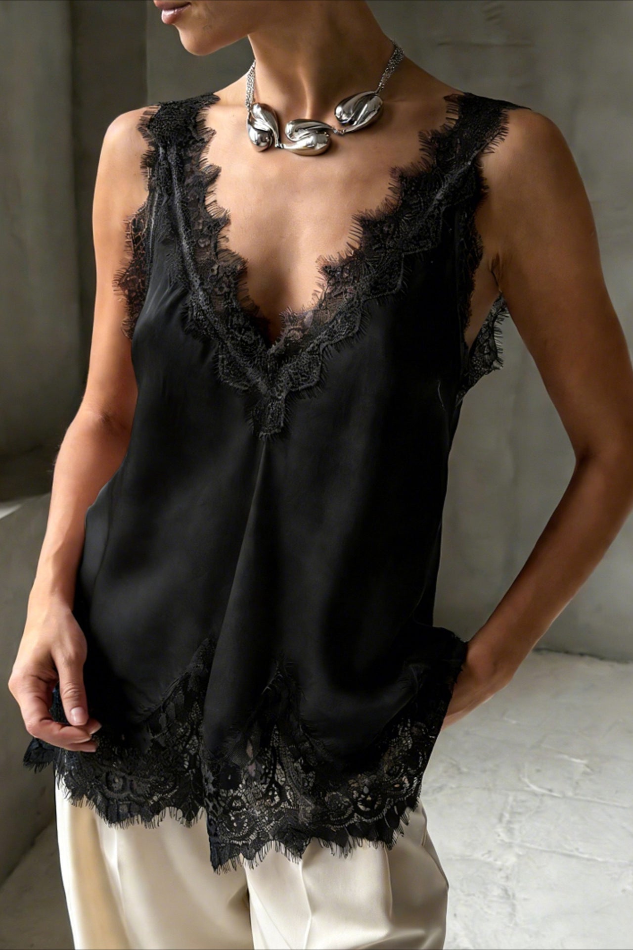 ZEYA - Senna V - Neck Lace Trim Tank Top